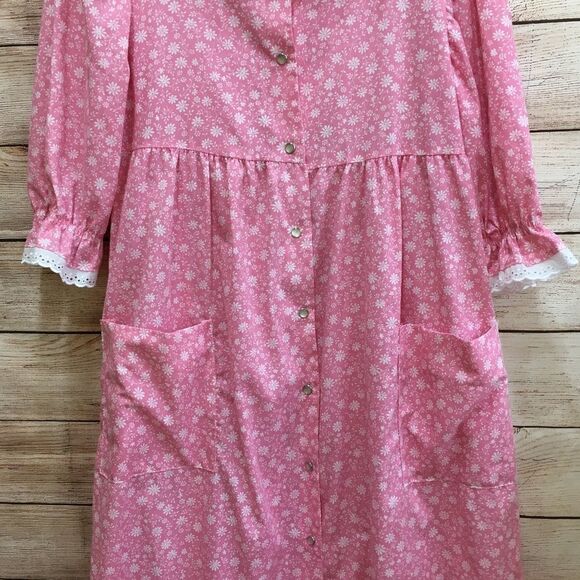 VINTAGE CAROLE PEASANT STYLE ROBE IN PINK AND WHITE FLORAL - Picture 3 of 8